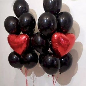 Фонтаны с черными шарами и красными сердцами