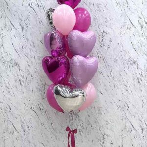 Фонтан из фольгированных сердец